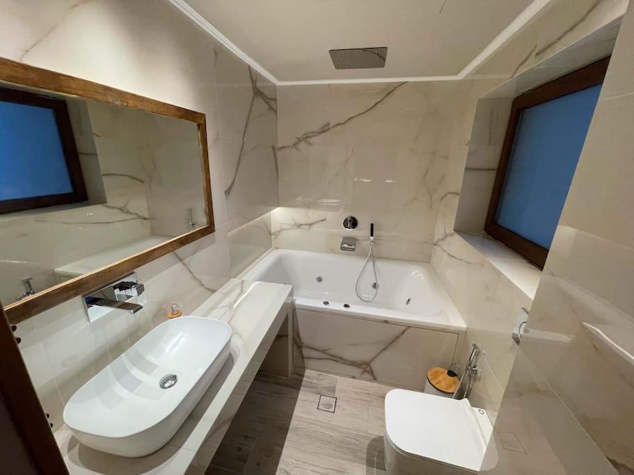 Acropolis Lux Apartment Афіни Екстер'єр фото